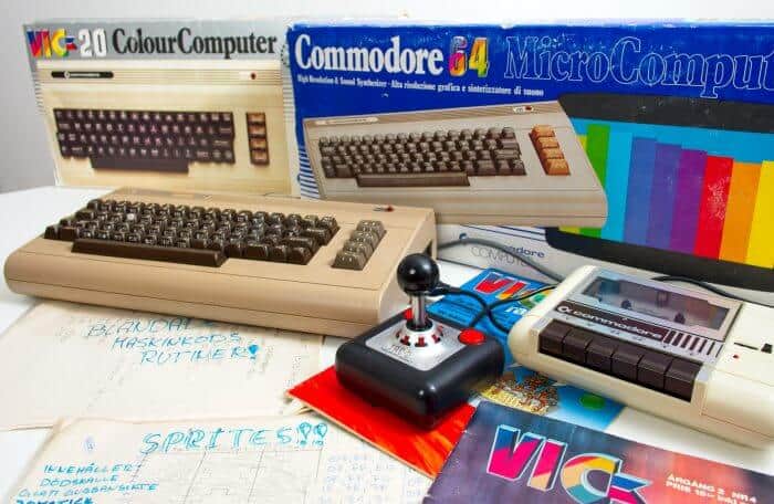Än idag, efter snart 37 år, har jag kvar mina anteckningar och en del tidningar från tiden som ung spelprogrammerare. Utrustningen har jag skaffat i efterhand. Jag var dum nog att sälja min Commodore 64 en gång i tiden.